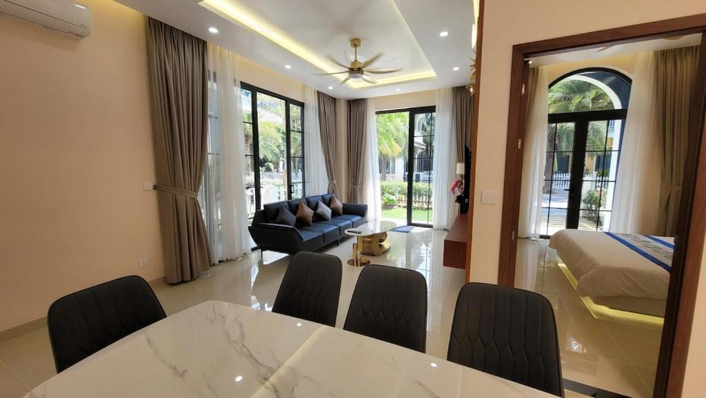 Posezení v ubytování Anh Thư Villa Hồ Tràm
