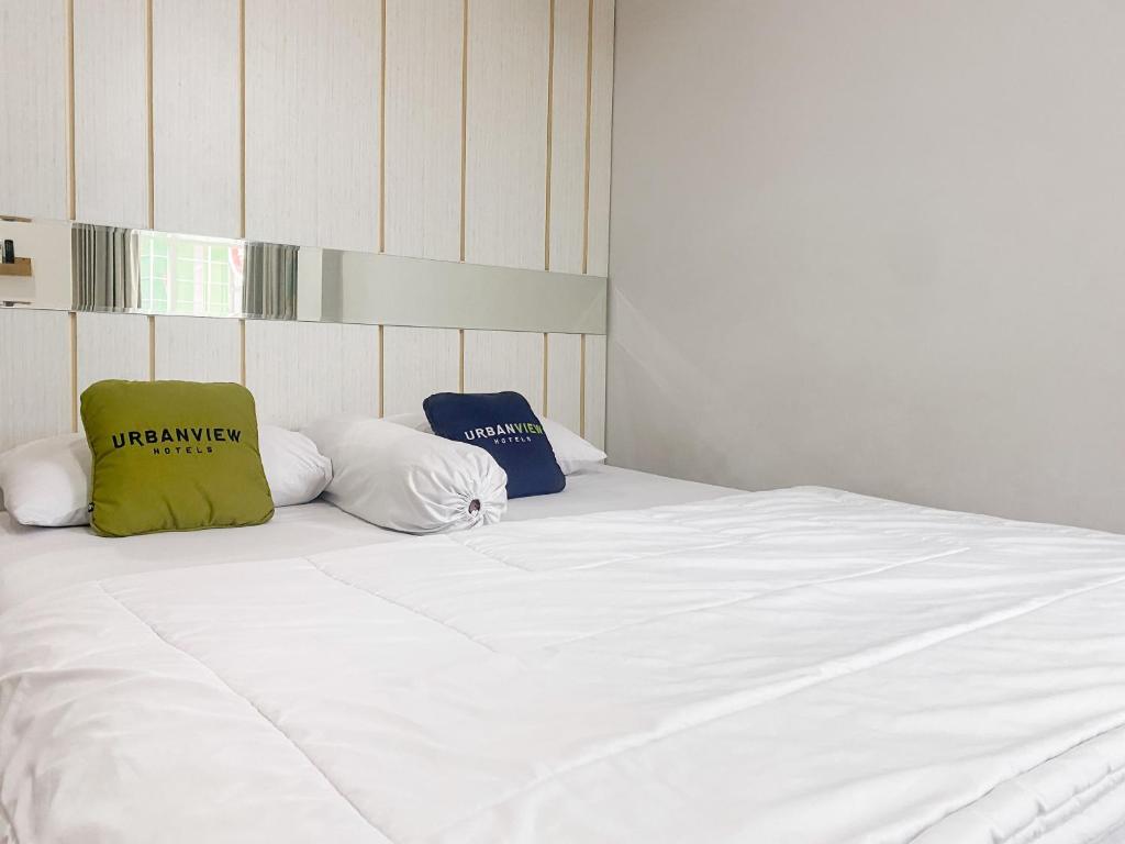 Urbanview Hotel Hakobox Syariah Lampung by RedDoorz - Deluxe Double Room