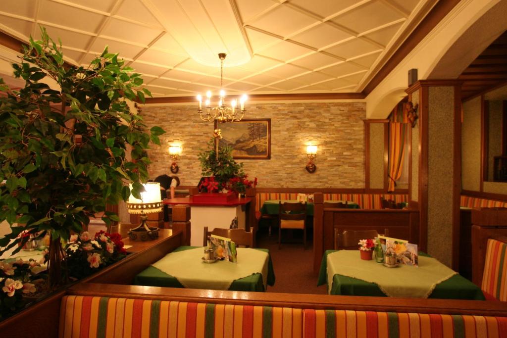 Restaurace v ubytování Wanderhotel Grüner Baum
