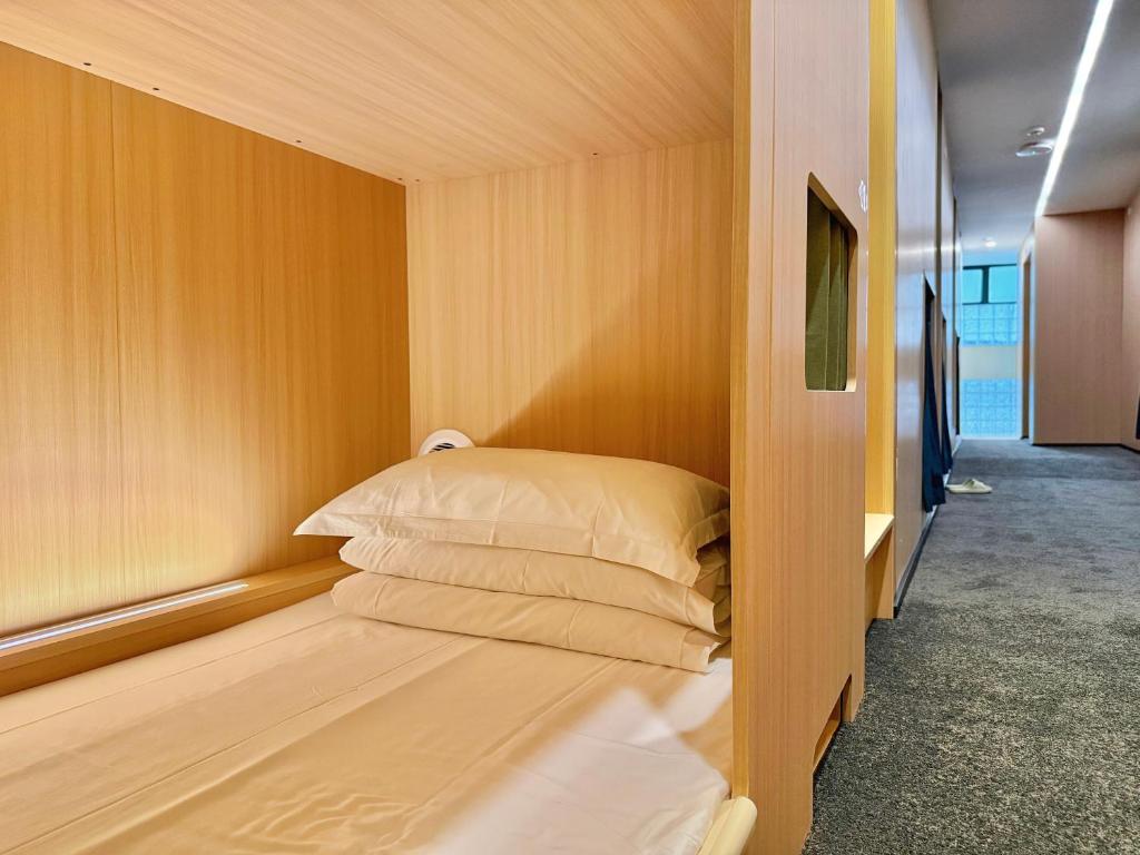 Ένα ή περισσότερα κρεβάτια σε δωμάτιο στο 和平行旅全女旅宿-海珠广场店