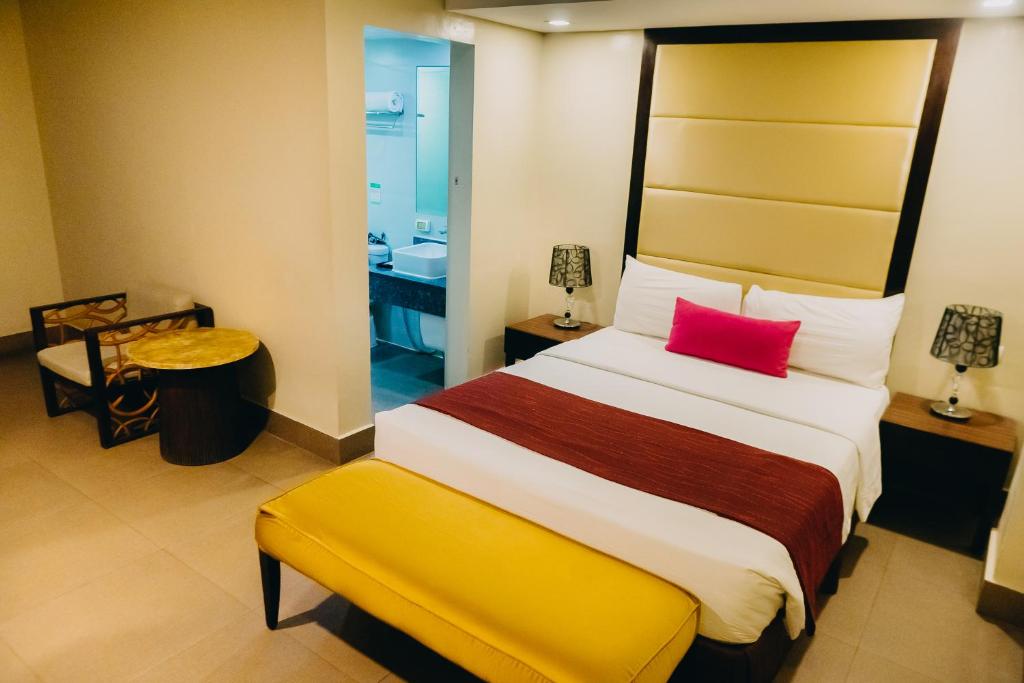 Goldberry Suites & Hotel Mactan - Habitación Estándar Doble O Twin