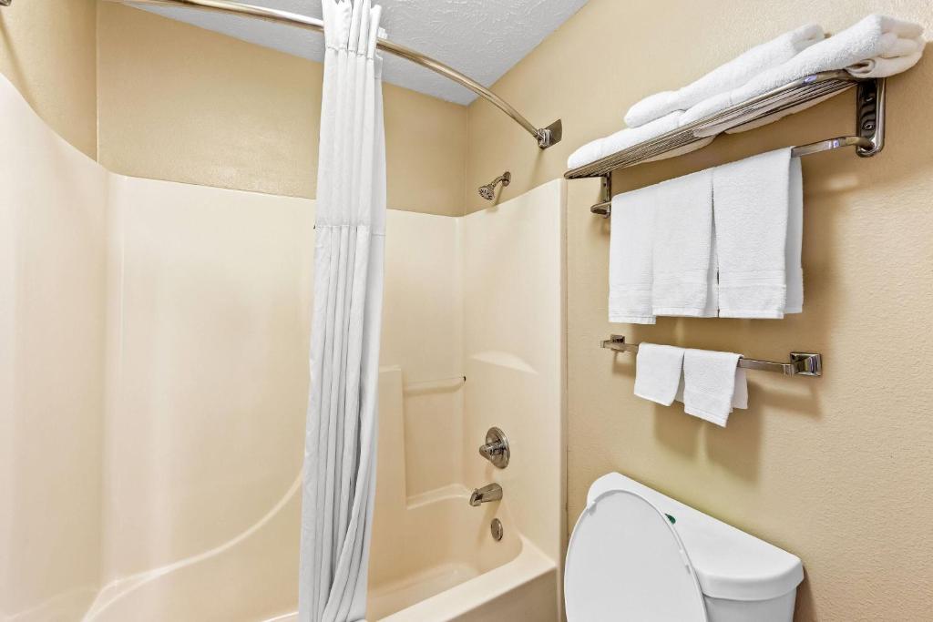 Days Inn by Wyndham Lexington - Habitación Con Cama Extragrande - No Fumadores