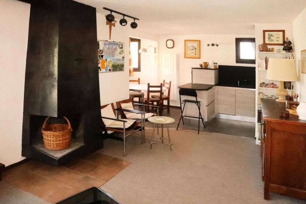 a living room with a fireplace and a dining room at Résidence La Mazeliere - Appartement pour 6 personnes MAE-6243 in Le Mélézet