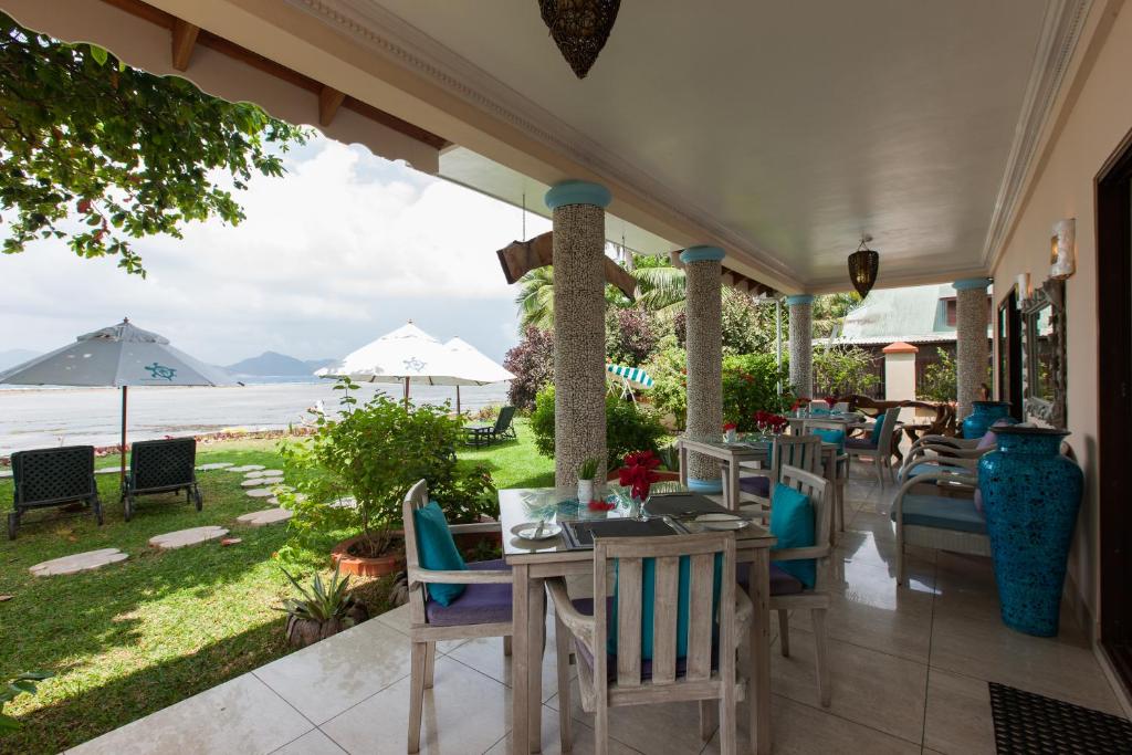 a restaurant with a view of the ocean at Le Relax Beach House in La Digue