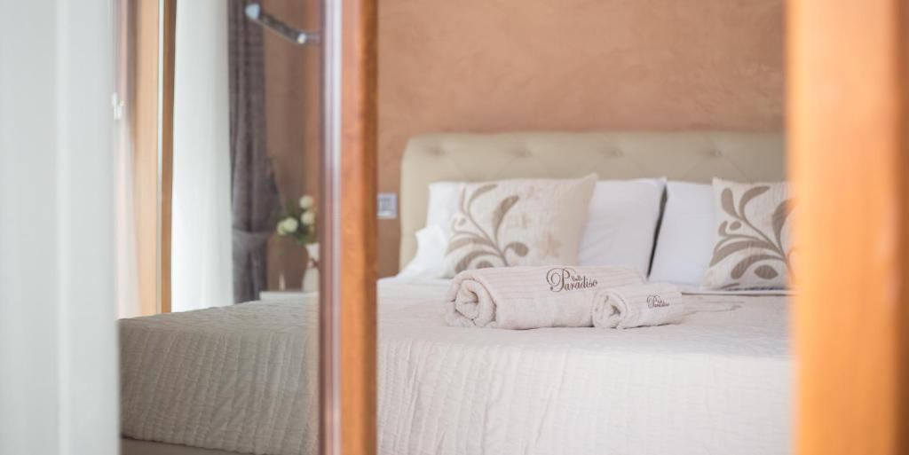 Łóżko lub łóżka w pokoju w obiekcie B&B Paradiso