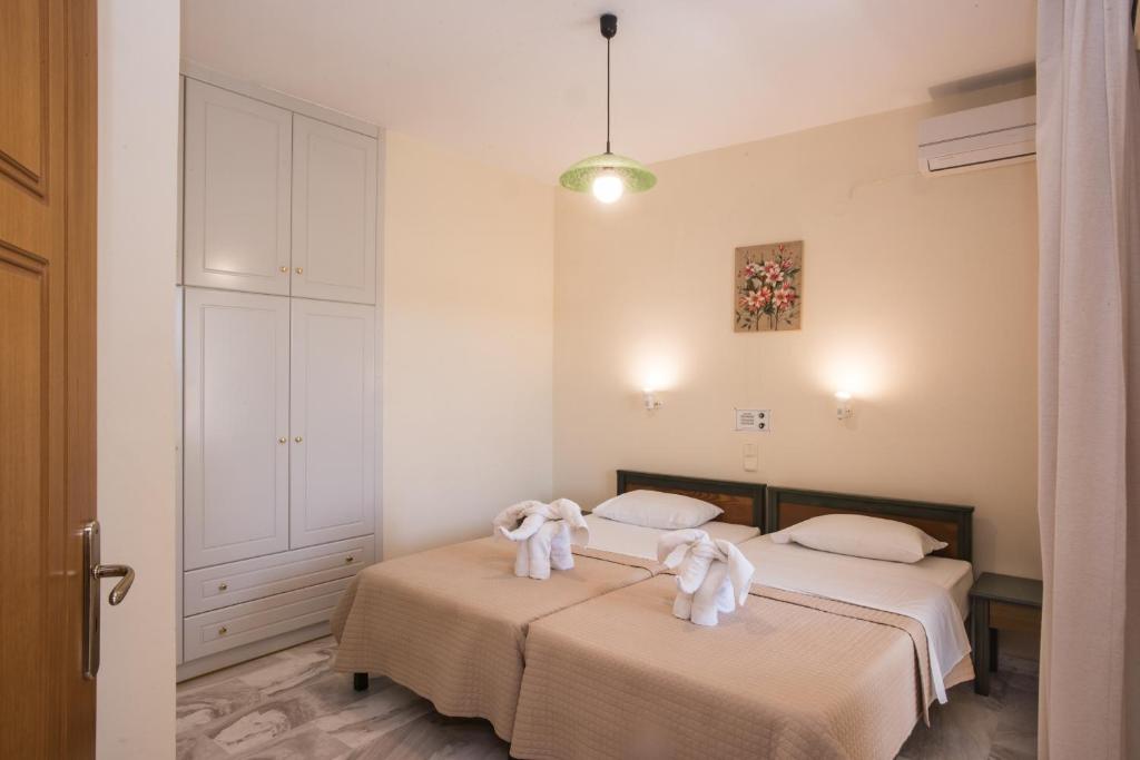 Postel nebo postele na pokoji v ubytování Mythos Beach Hotel Apartments