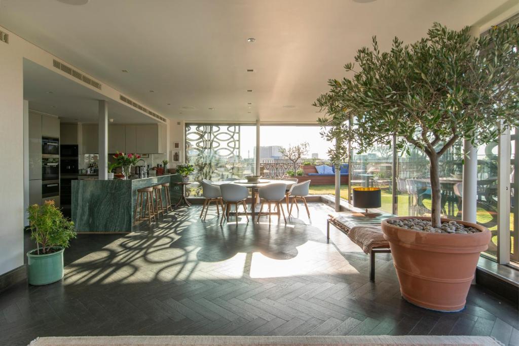 Image showcasing Luxury Cruises: The Haven by Norwegian | NCL