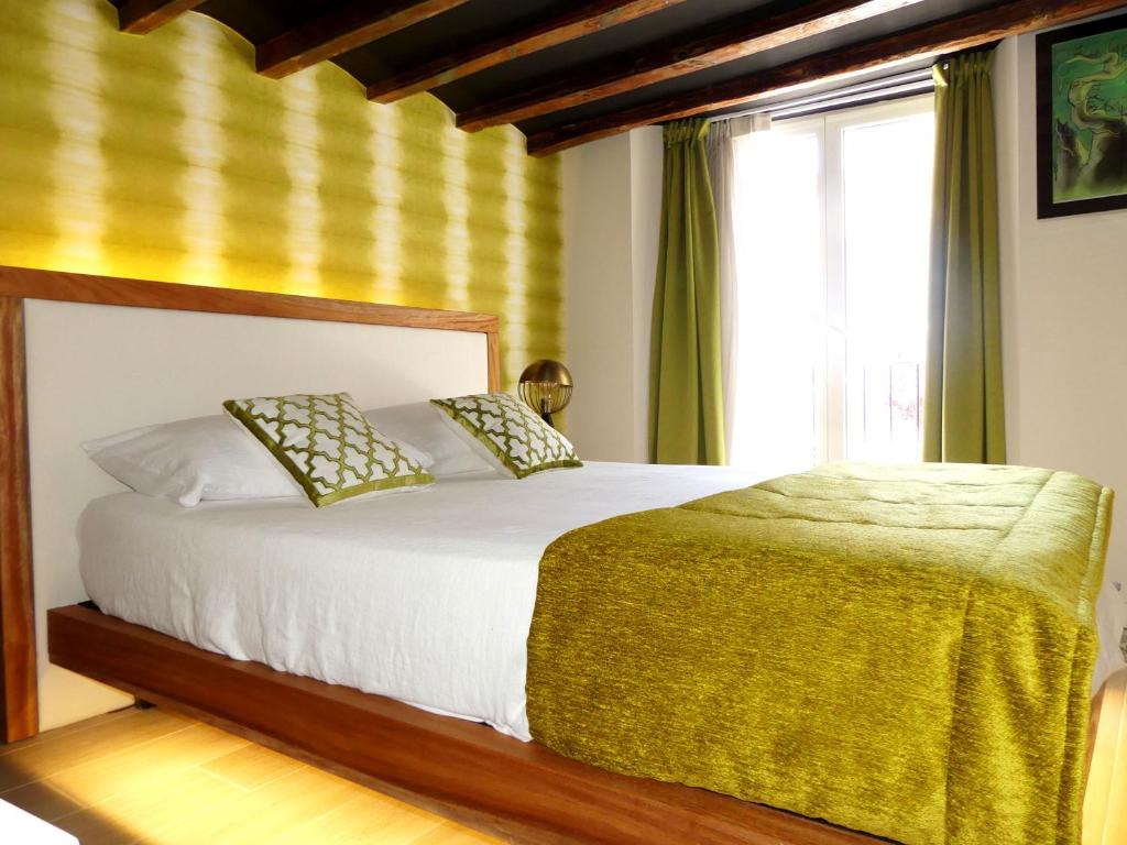 a bedroom with a bed and a window at Casa Hermes in Villajoyosa