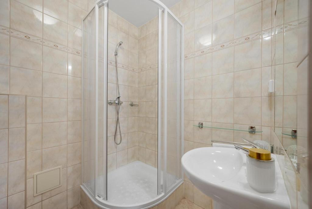 Hotel Reverie - Dependance, Check-in at Metropolitan Star - Resim 14