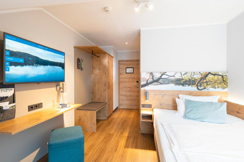Sopherl am See - Frühstück auf der Seeterrasse, sehr ruhig und wunderschön am See, 3 Minuten nach Oberpfaffenhofen, viele Radtouren, Restaurants & Cafes in der Umgebung - Single Room