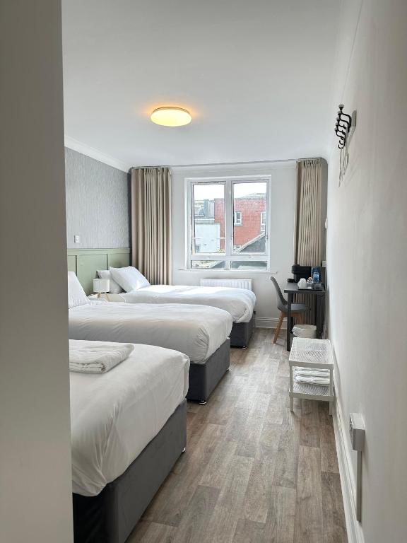 The Abbey Hotel - Resim 12