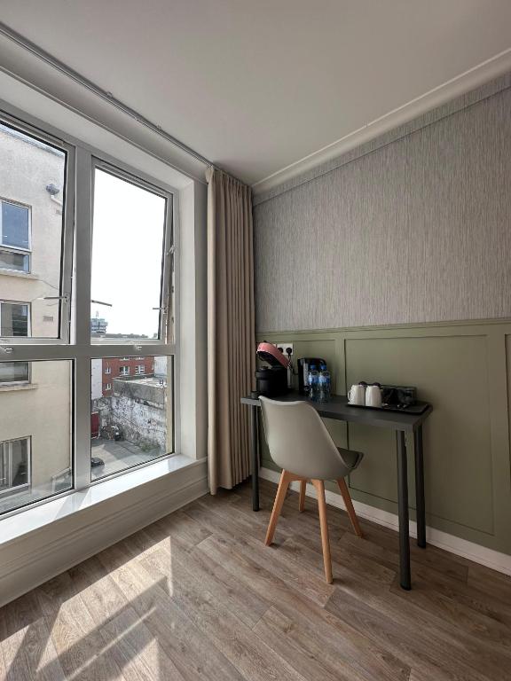 The Abbey Hotel - Resim 14