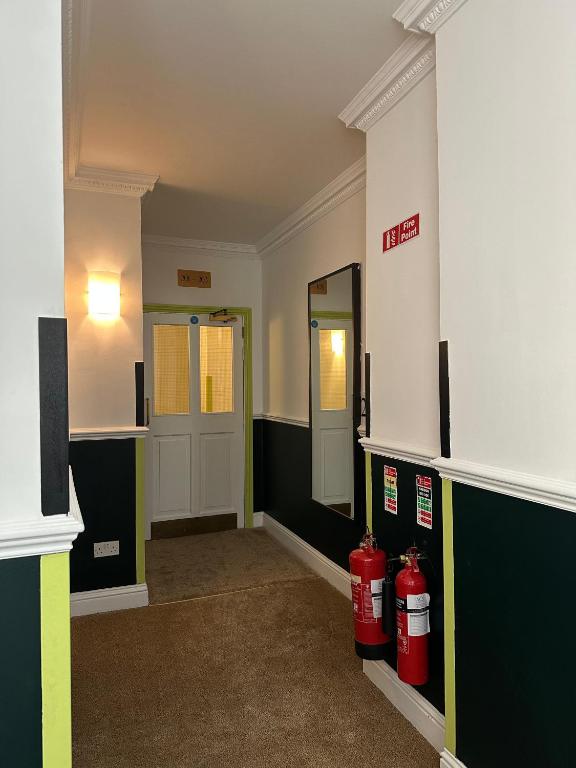 The Abbey Hotel - Resim 17