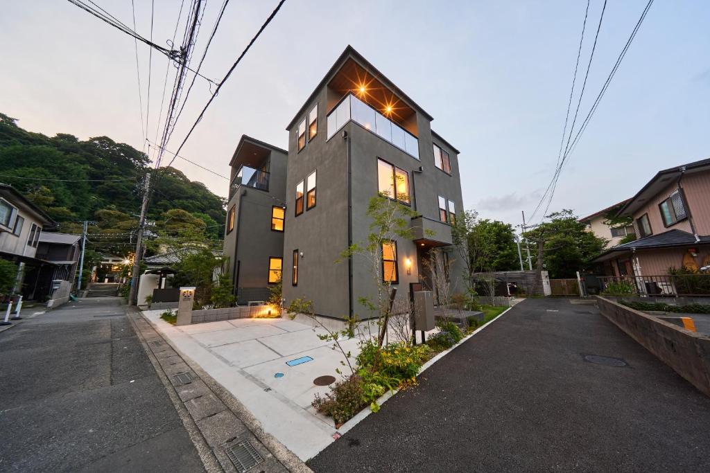 a house that is sitting on the side of a street at Sakano Nanayo in Kamakura