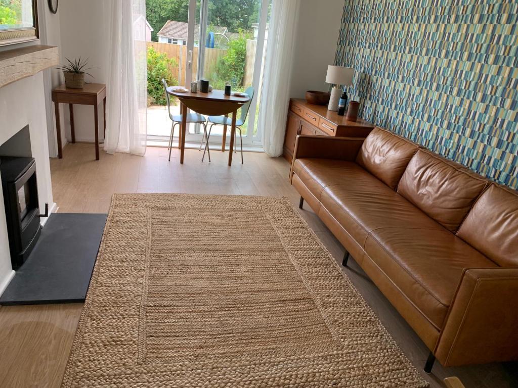 Et opholdsområde på 2 Bed-Sleeps 4-Parking-Pets-10 min walk to Beach