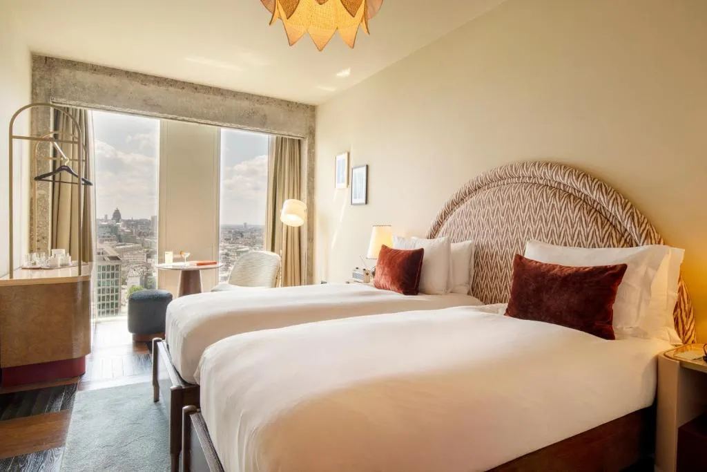 Roomy Twin - Skyline View