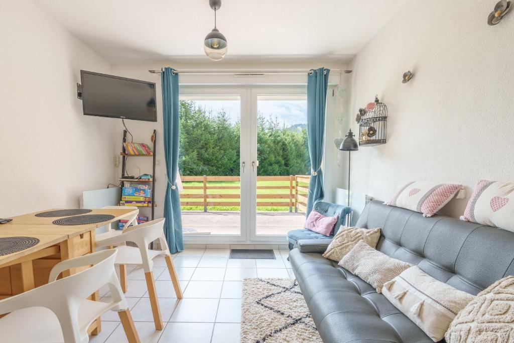 TV a/nebo společenská místnost v ubytování Résidence Le Printemps - Appt vue montagne