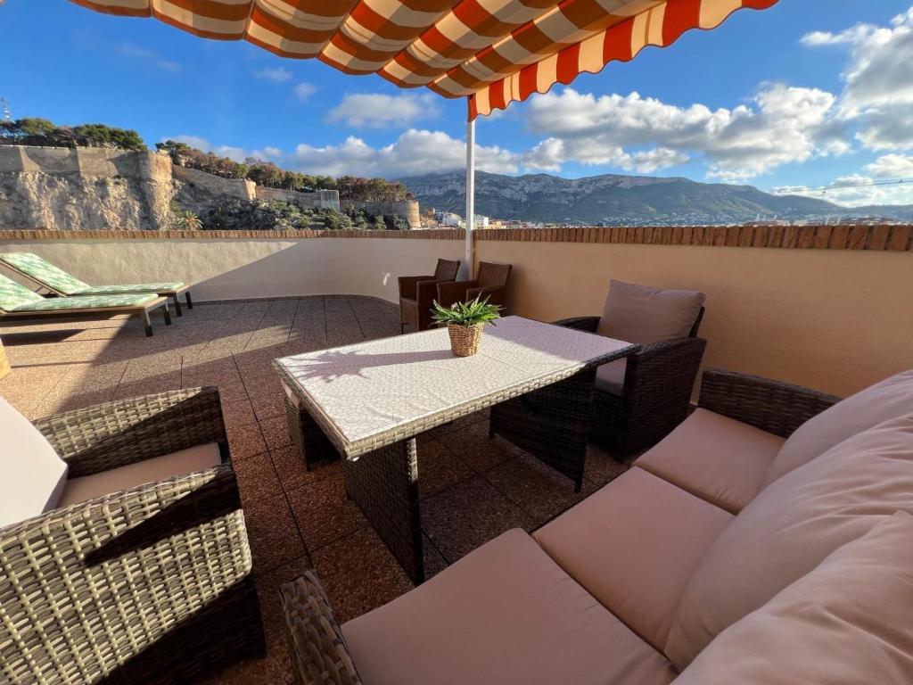 Denia Penthouse-Atico with 70m2 terrace amazing views 350 meters from beach, 11 days