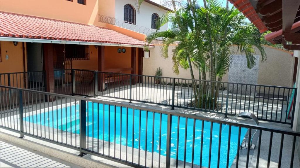 Swimmingpoolen hos eller tæt på Casa Duplex com piscina Praia de Santa Monica - Guarapari ES
