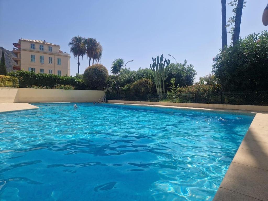 Appartement en Bord de mer avec piscine