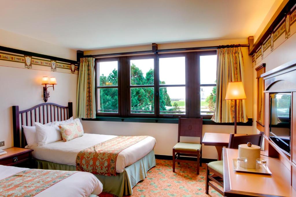 Disney’s Sequoia Lodge על אגם דיסנילנד פריז