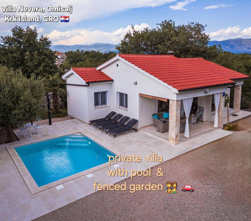 Πισίνα στο ή κοντά στο Villa Nevera