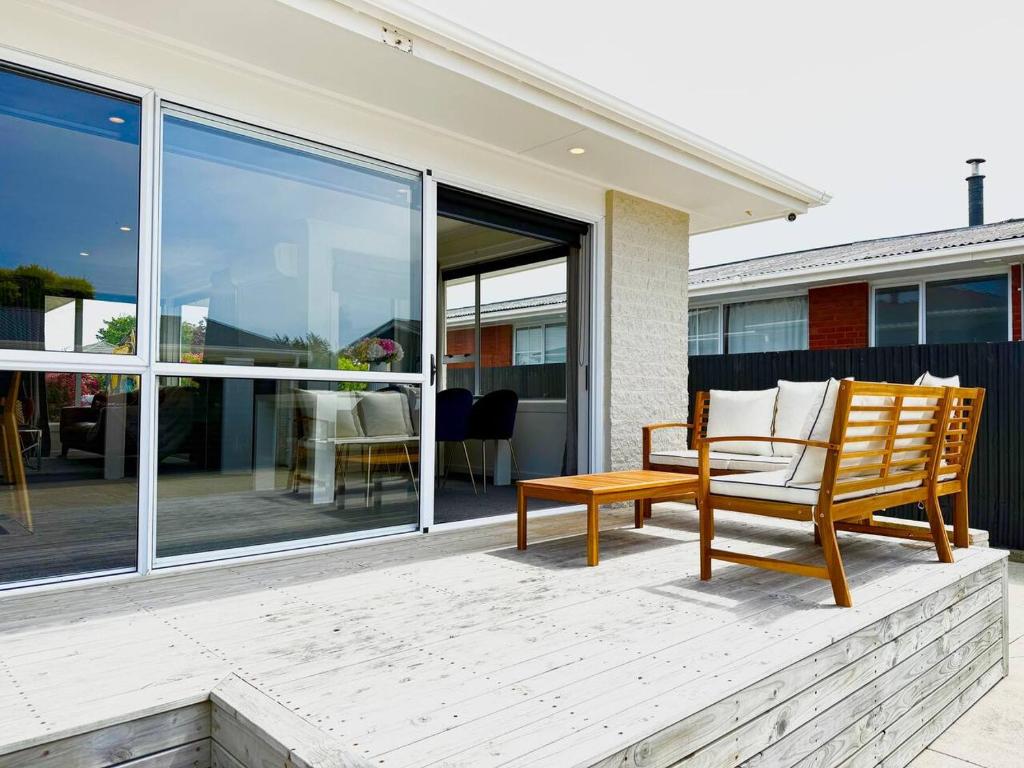 6 Guests Family Home 7 Minutes to Airport - Resim 15