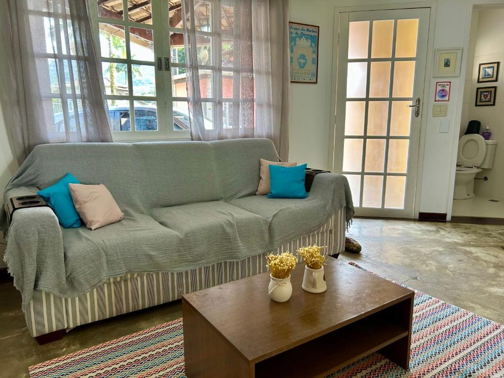 a living room with a couch and a coffee table at Sol & Aconchego Paraty in Paraty
