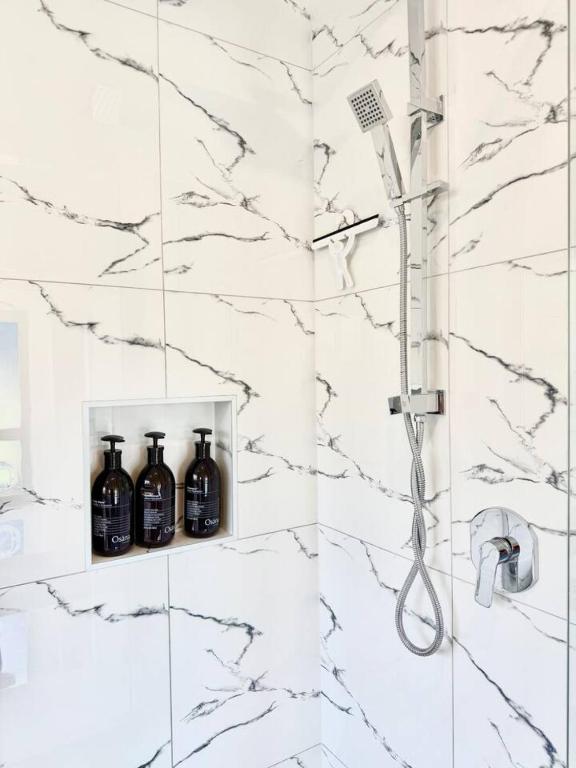 6 Guests Family Home 7 Minutes to Airport - Resim 21