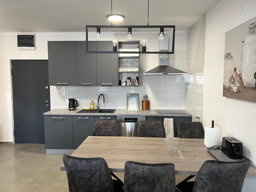 Η κουζίνα ή μικρή κουζίνα στο DC Executive Apartments