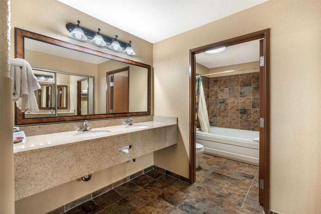 Best Western Plus Kelly Inn & Suites photo