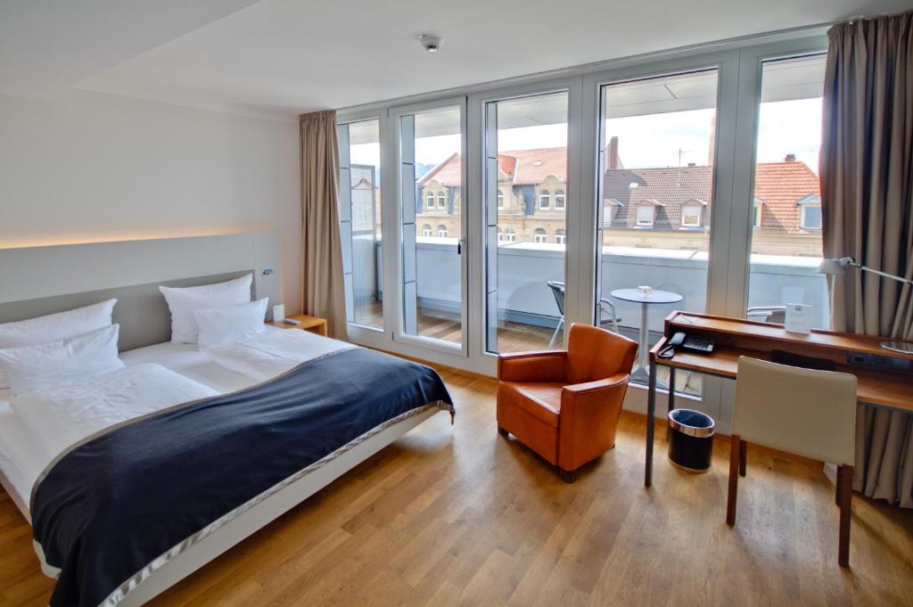 Postel nebo postele na pokoji v ubytování Qube Hotel Bergheim