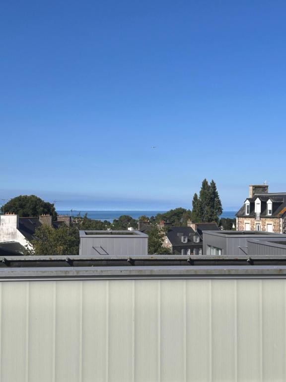 Φωτογραφία από το άλμπουμ του Large Studio with Sea View σε Binic