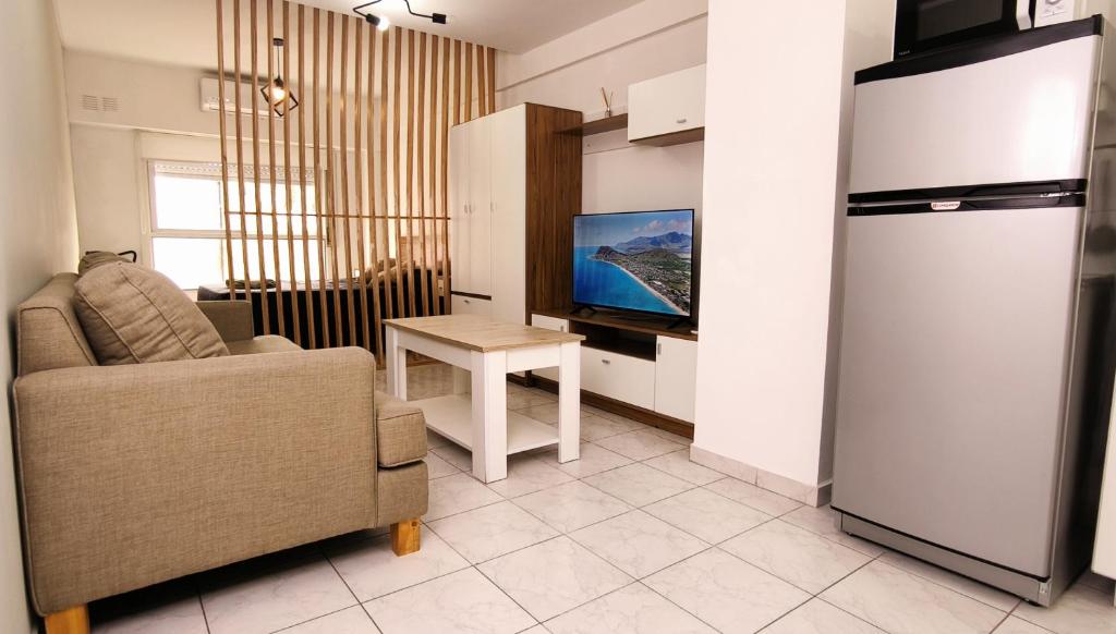 a living room with a couch and a table at departamento 4 y 59 in La Plata