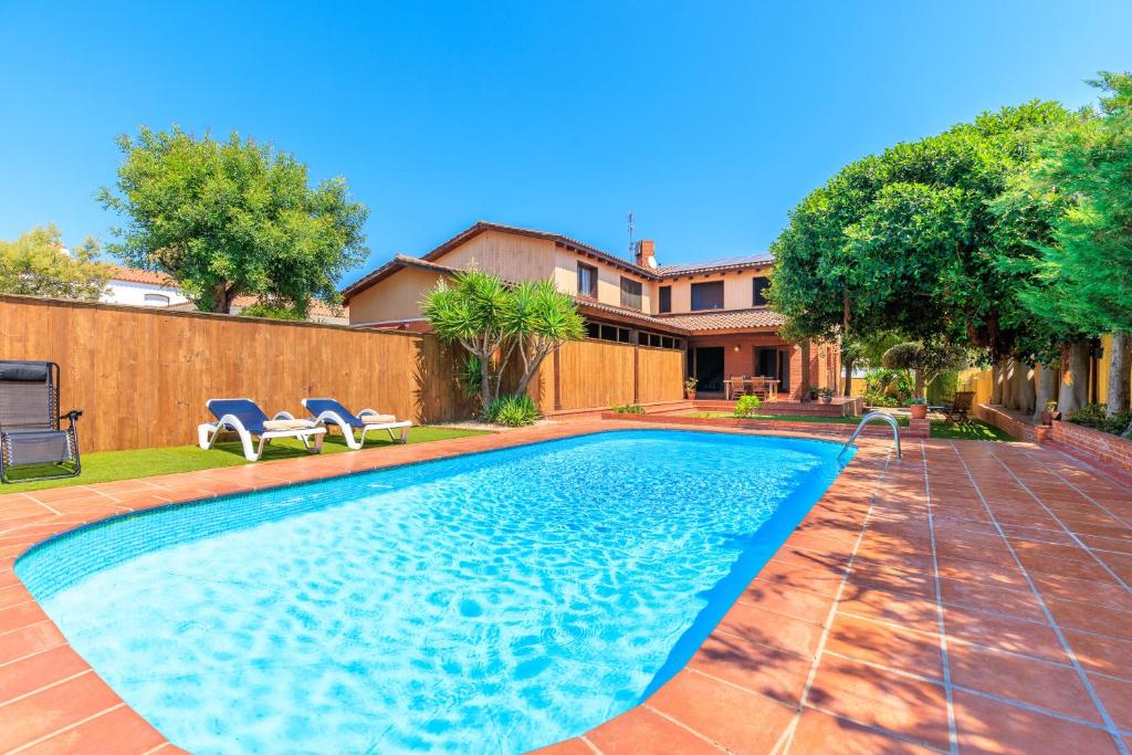 a swimming pool in the backyard of a house at Villa with private pool 3 minutes from the beach in Montroig