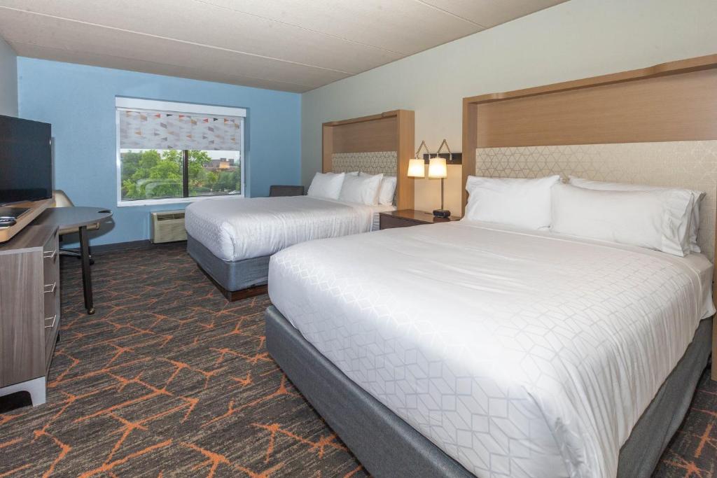 Holiday Inn Cleveland - South Independence by IHG photo