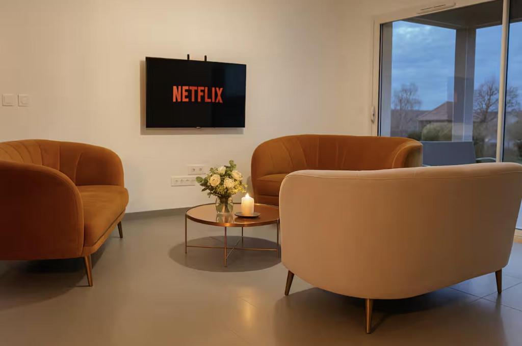 a waiting room with two couches and a tv at Maison de Standing 3 Chambres Parking Spacieux in Château-Gaillard
