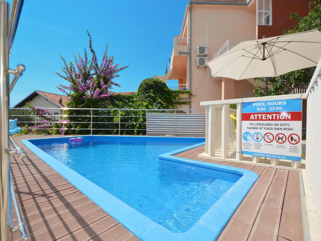 Bazén v ubytování La Bodega Apartments nebo v jeho okolí