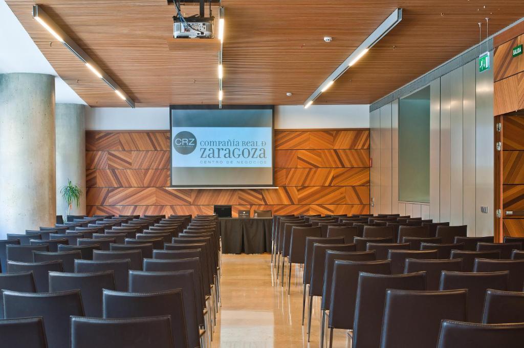 Hotel Reina Petronila - Resim 32