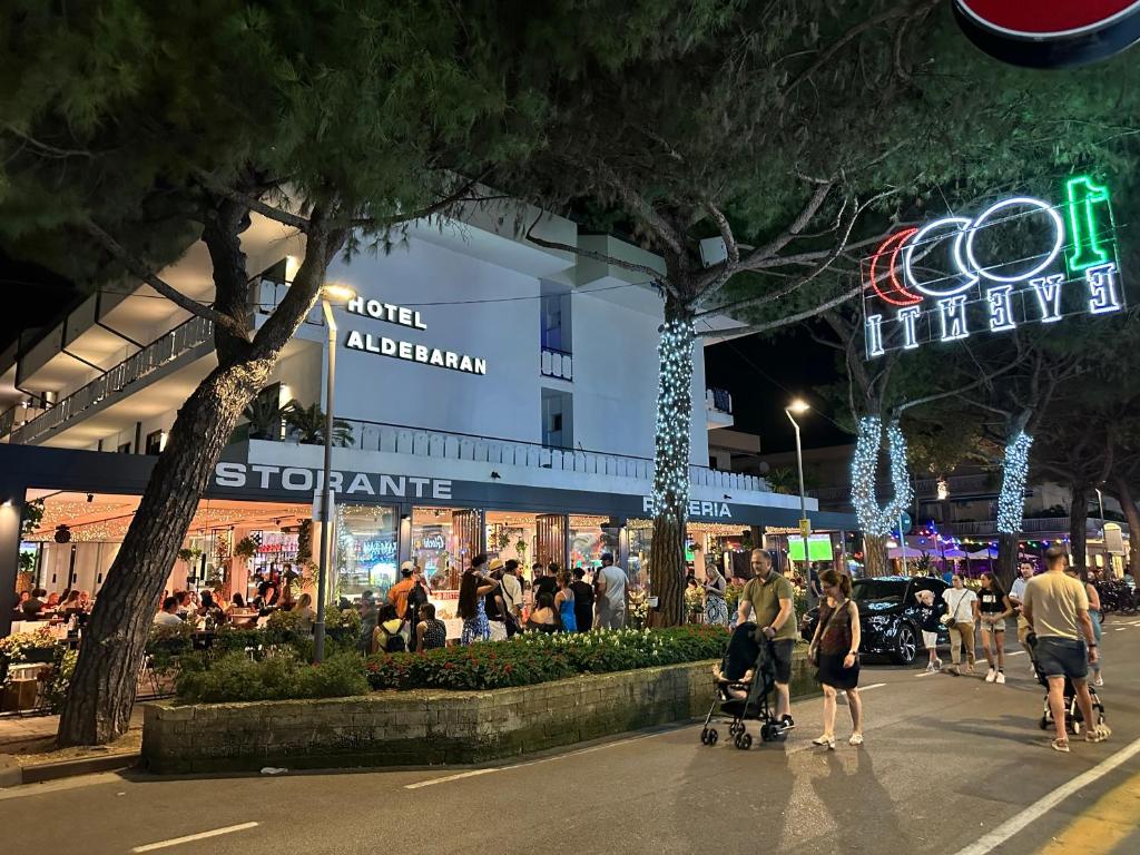 Επισκέπτες που μένουν στο Hotel ALDEBARAN