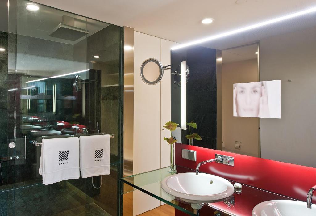 Hotel Reina Petronila - Resim 8