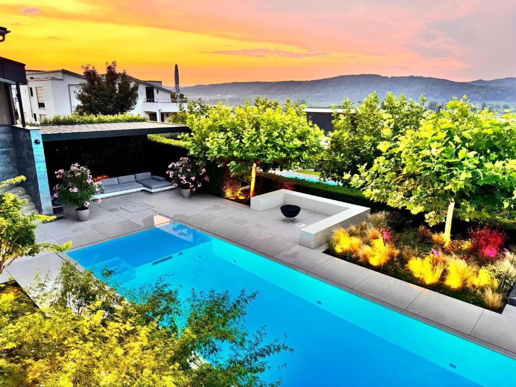 Kolam renang di atau dekat dengan Paradisio Poolsuite Sundeck in Bodman am Bodensee