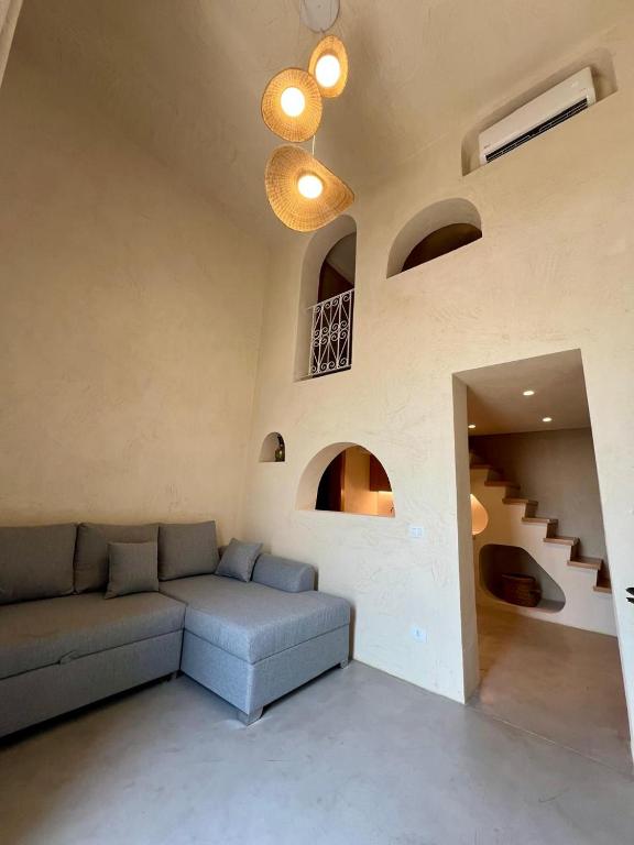 Zona d'estar a Neoli-Room Kaf