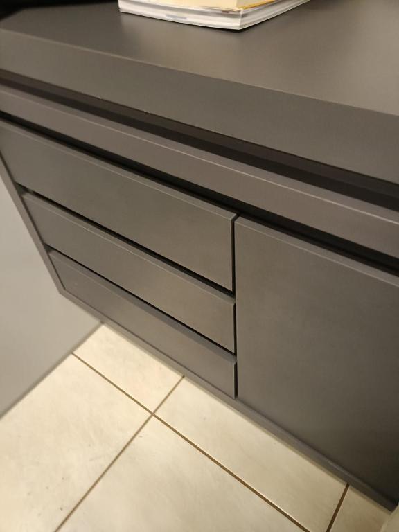 a close up of a drawer in a kitchen at Lugar único in Dourados