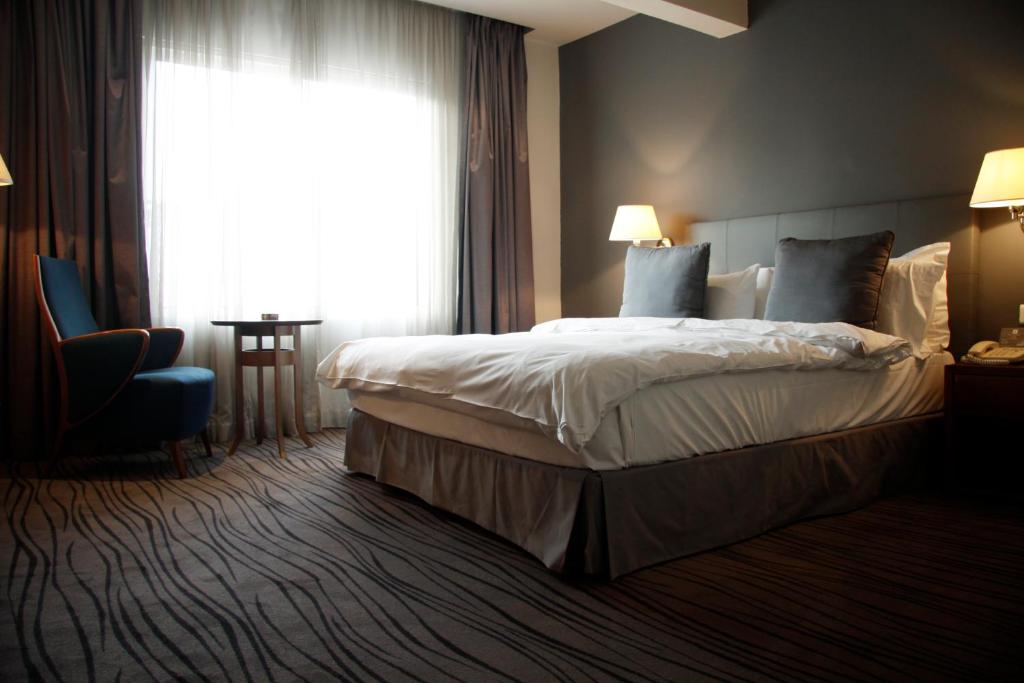 Postel nebo postele na pokoji v ubytování Plaza Hotel Beirut
