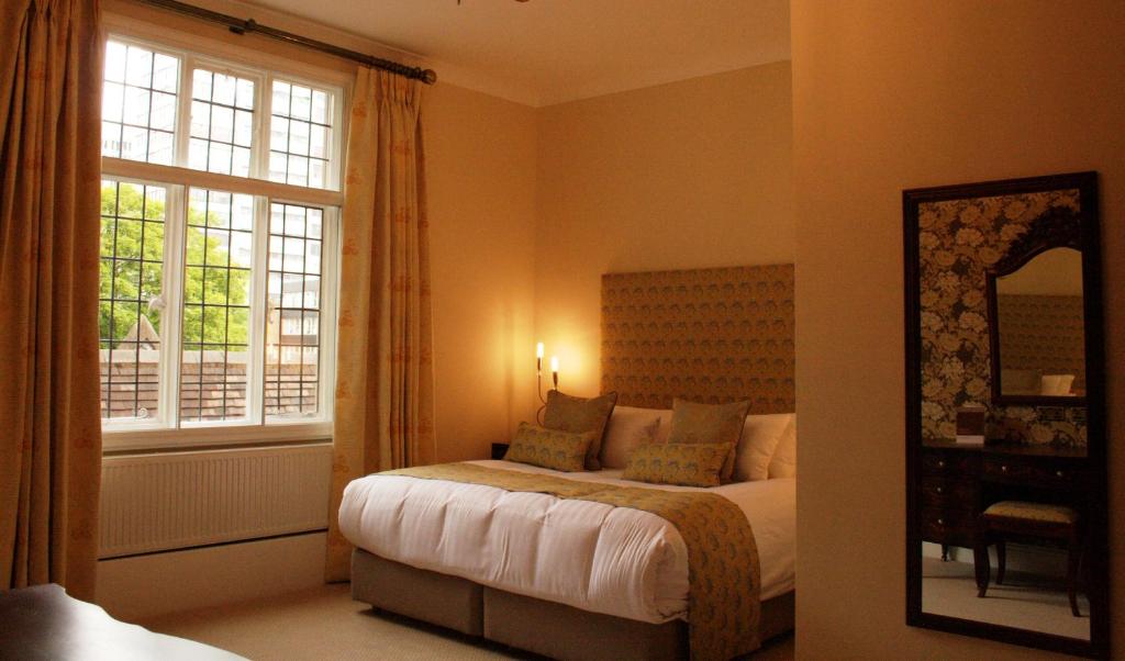 
Suite with King Bed - Non-Smoking
