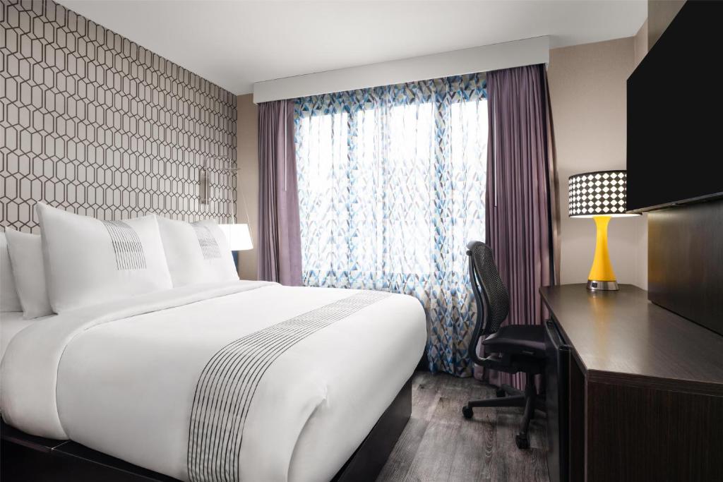 GLō Best Western Bronx NYC photo