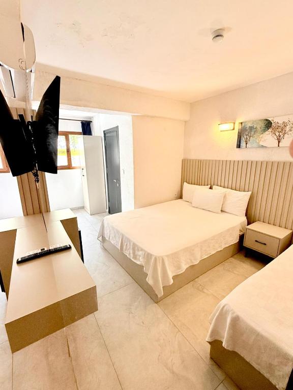 Ados Hotel - Standard Triple Room