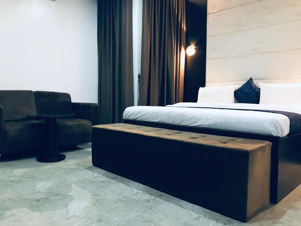 阿奴古Zustel Hotel and Suites的相册照片