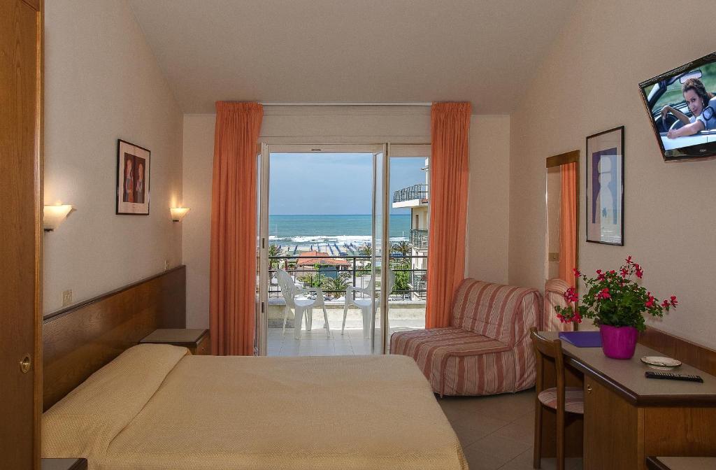 TV a/nebo společenská místnost v ubytování Hotel Montecarlo